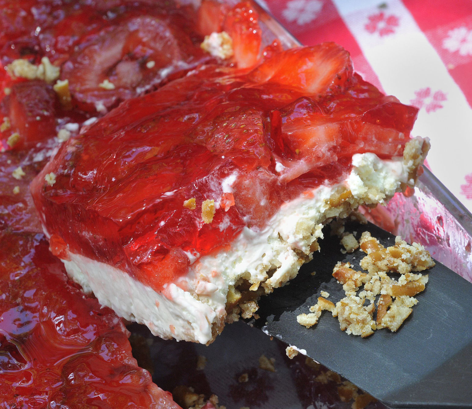 Pretzel salad (Delaware)
